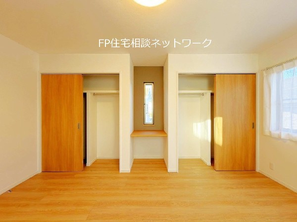 「24時間換気システム」　シックハウス防止を主な目的に全ての住宅に義務化された。1時間に換気回数0.5回以上の機械換気を行う。