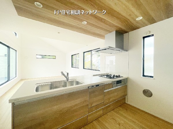 毎日使うキッチンが綺麗で清潔ならお料理を作るのも楽しくなりますよね。機能性とデザイン性を兼ね備えた嬉しいキッチン。  