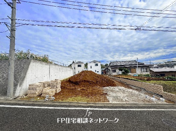 外観:土地面積162m2以上のゆとりの敷地！カースペース2台やお庭スペースもある贅沢な広さで落ち着いた日常を送る事が出来る住環境です。