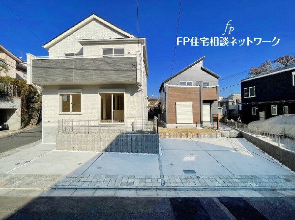 外観:【類似外観同仕様】施工例のため分譲中の建物とは外壁、屋根開口部等の形状・仕様が異なります