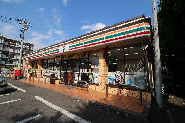 周辺環境:セブンイレブン蟹ケ谷北店(特にお弁当等の惣菜で一歩先を行くセブンイレブン。セブンミールは大好評です。)