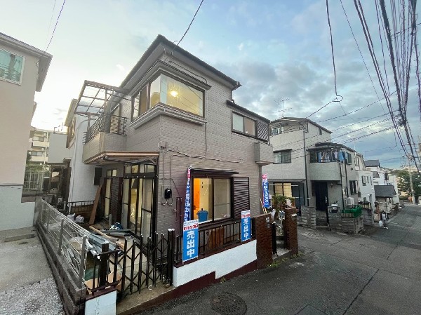 外観:現地写真（リフォーム中）