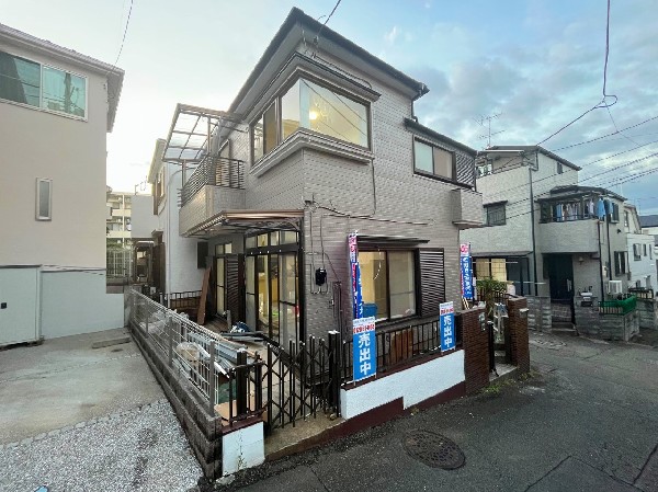 外観:現地写真（リフォーム中）