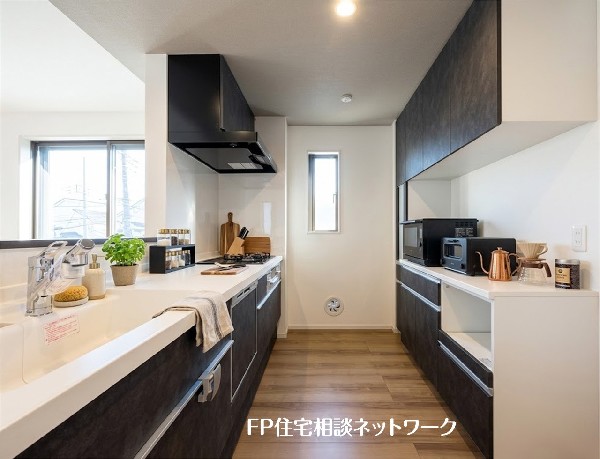 【キッチン】  本画像はAIがCGで家具を作成しており、実際の現地に家具は設置されておりません。また、販売価格に家具等は含まれておりません。