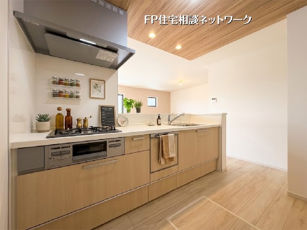 【キッチン】  本画像はAIがCGで家具を作成しており、実際の現地に家具は設置されておりません。また、販売価格に家具等は含まれておりません。