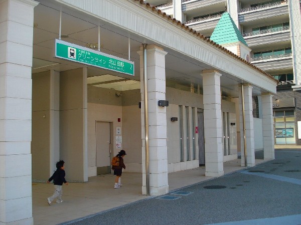 周辺環境:北山田駅　(横浜方面や都内方面、どちらにもアクセス良好です。駅周辺には商業施設、少し離れると住宅街と、利便性と住環境のバランスが整うエリアです。)