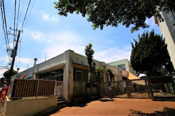 周辺環境:野川南台保育園　(近隣には保育園が点在しており、とても心強い環境です。毎日の生活の一部だから、送り迎えなどの負担も減りますね)