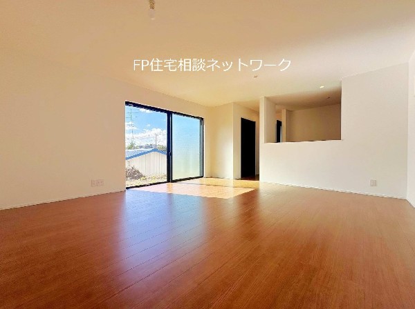 大切なご家族が集まるからこそLDKにはこだわりたいですよね！休日はおひさまの光をたっぷりと取りこめるリビングでゆったりと過ごしませんか？