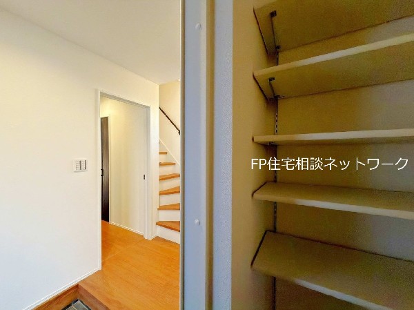 ご家族全員の靴はもちろん、お子様のおもちゃやベビーカー、パパのゴルフバック、カー用品などかさ張る物もスッキリまとめておしまい頂けます。