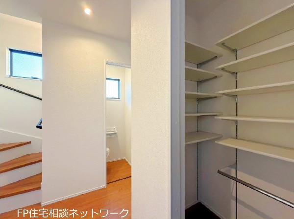 TVモニター付インターホン　モニター付インターホンが標準仕様です。不安になりがちな防犯面。目で確認できるからあんしんです。