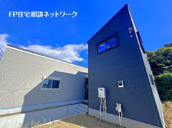外観:閑静な住宅地で子育て家族にピッタリ。毎日のお散歩も快適な緑に恵まれたエリアで、自然に包まれた穏やかな暮らしを実現するための、ゆとりある住環境が整っています。
