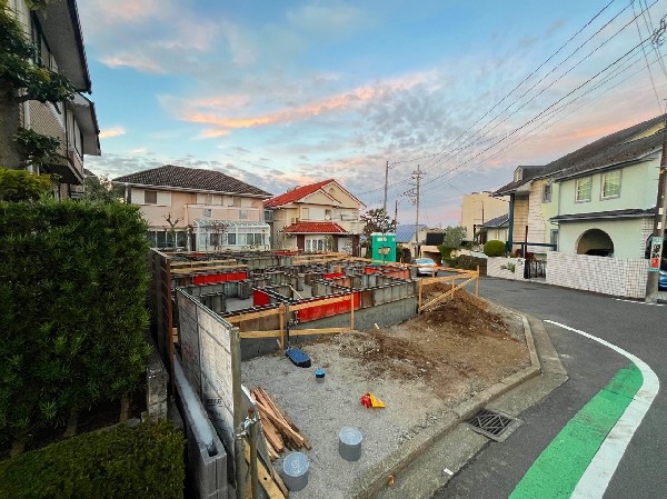 外観:現地写真（2025年11月撮影、建築中）