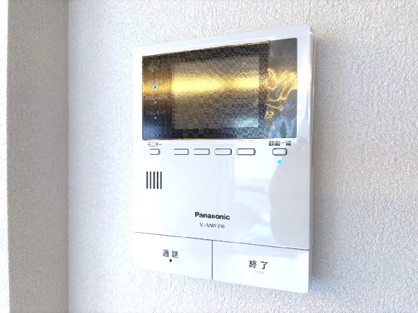 同仕様設備：モニター付インターホンが標準仕様です。不安になりがちな防犯面。目で確認できるからあんしんです。