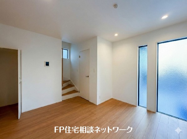 家族の一体感を感じられる広々としたスペース。家族と過ごす時間を大切にする方にピッタリのゆとりの住空間です。お子様が元気に走り回っても安心して見守れます。家族の笑い声が今にも目に浮かびそう。