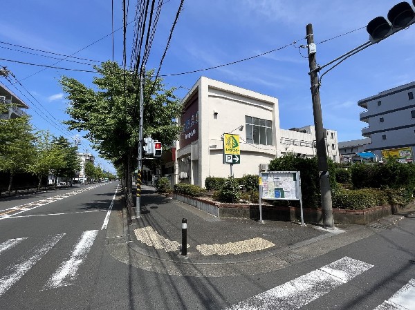 周辺環境:いなげや川崎土橋店(いなげやは創業100年以上で、新鮮でよりよい食品を取り揃えています。)