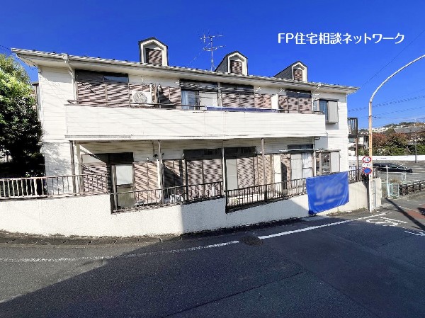 外観:周辺にはお買物施設なども充実し、日常のお買物施設も徒歩圏内に多くあるので便利な立地です。