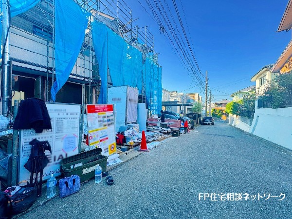 外観:区画整理された閑静な住宅街で前面道路の幅員も5ｍあり、車の運転が苦手な方も安心です。