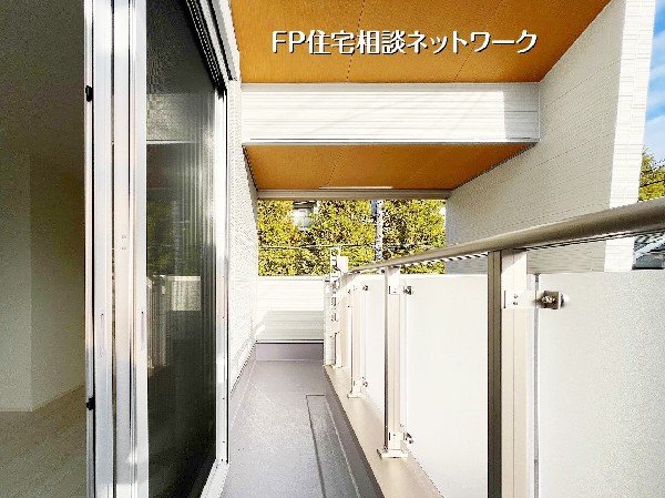 外観:インナーバルコニーは、家庭菜園やバーベキューなど、使い方、楽しみ方色々。急な雨でも洗濯物が濡れないというメリットも。