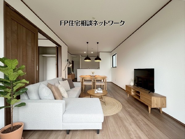 【LDK│17.3帖】  本画像はAIがCGで家具を作成しており、実際の現地に家具は設置されておりません。また、販売価格に家具等は含まれておりません。