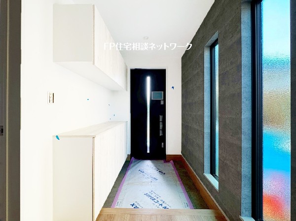 玄関ホールがスッキリ広々としていると帰る時も出ていく時も気持ちが良い。来客を出迎える玄関が綺麗ならその家の印象が良くなる。