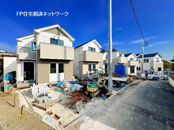 外観:小田急線「玉川学園前」駅徒歩14分の立地！周辺は２階建て住宅が建ち並ぶ閑静な住宅街で静かな日常を送る事が出来る住環境です。