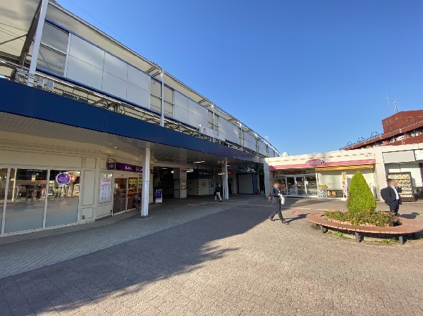 周辺環境:江田駅(渋谷駅まで約30分。駅東口前には国道246号が走っており、駅前で国道246号と東名高速道路が交差している。)