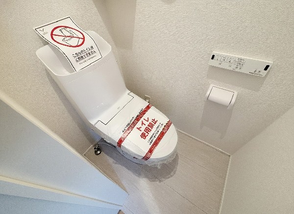 洗浄機能付き便座を標準装備。冬の寒い時期には暖房機能も活躍。快適にご利用いただけます。