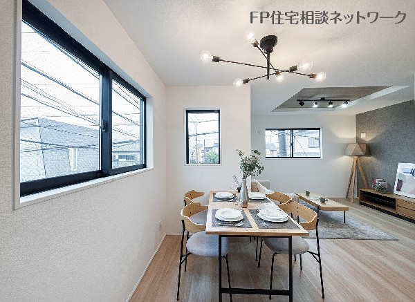 家族の一体感を感じられる広々としたスペース。家族と過ごす時間を大切にする方にピッタリのゆとりの住空間です。お子様が元気に走り回っても安心して見守れます。家族の笑い声が今にも目に浮かびそう。