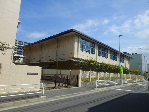 周辺環境:川崎小学校(学校教育目標　~いい表情の子~　よく考える子　思いやりのある子　健康でたくましい子　やりぬく子)