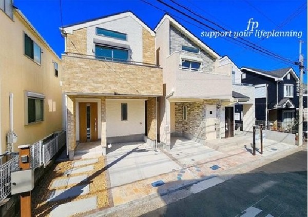 外観:【類似外観同仕様】施工例のため分譲中の建物とは外壁、屋根開口部等の形状・仕様が異なります。