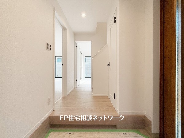 玄関がスッキリ広々としていると出掛けも帰宅も気持ちが良い。来客を出迎える時も、玄関が綺麗ならその家は全て良い印象になる。