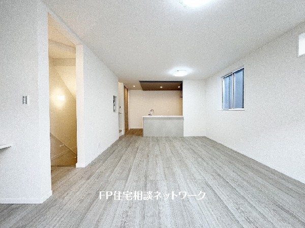 大切な家族が集まるからこそLDKにはこだわりたい。日当たりのよい広いＬＤＫを、子供たちが元気に走り回っている姿を見た時「広い家にして良かった」と思う。