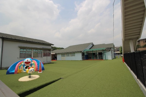周辺環境:東幼稚園(無理のない距離感にある幼稚園。自然に囲まれ園舎・園庭から子供達の元気な声が聞こえてきます。できる事が増えていく、お子様の成長が楽しみです。)