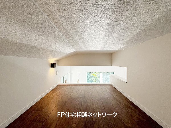 想い出の品、趣味の物などの収納に便利なグルニエ付です。居室空間を、広く快適に使えます。その他シーズン品など、使い方はさまざまです。