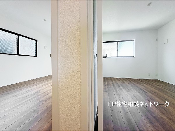 2部屋にスムーズにアクセスできる使い勝手の良い間取り。家族の成長に合わせて柔軟に使える、明るく開放的なプライベート空間です。