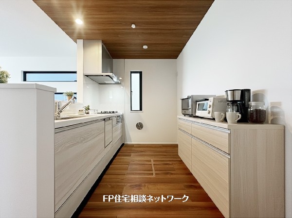 【リビング19.3帖】  本画像はAIがCGで家具を作成しており、実際の現地に家具は設置されておりません。また、販売価格に家具等は含まれておりません。