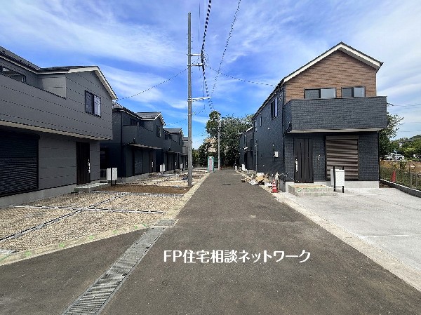 外観:【類似外観同仕様】施工例のため分譲中の建物とは外壁、屋根開口部等の形状・仕様が異なります