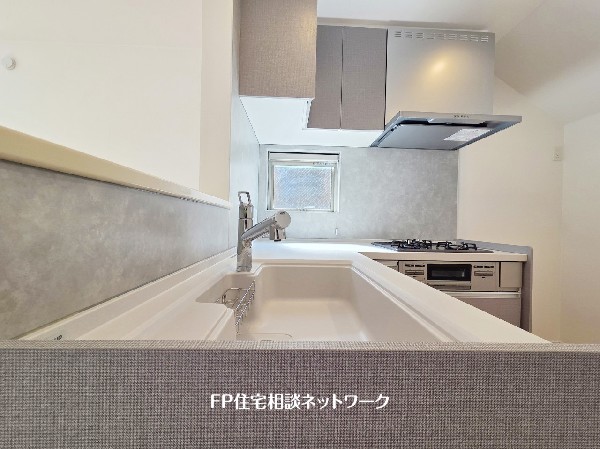 対面式のカウンターキッチンですので、出来上がったお料理をカウンターに並べてお子様が運ぶなど、お手伝いの時間も増えそうですね。