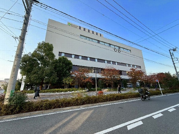 周辺環境:日本医科大学武蔵小杉病院(救急医療にも対応する総合病院が近くにあり、日々の暮らしに安心感を与えてくれます。小さなお子さまのいるご家庭にも心強い環境です。)