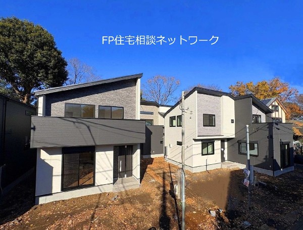 外観:陽当たり良好な閑静な住宅街。並列駐車2台可能で快適な新築戸建！カースペースの心配なく、ゆとりある暮らしを始めませんか。