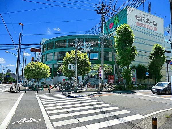 周辺環境:マルエツ川崎宮前店(周囲にはいくつかのスーパーが点在しており、目的や曜日などで使い分けるもの良いですね。少し変わった食材で新しいお料理にチャレンジはいかがですか。)