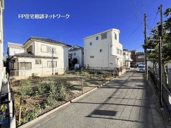 外観:前面道路の向い側は公園が広がり解放感はもちろん、都会の中で緑を感じる事が出来ます。