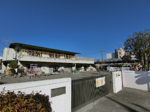 周辺環境:南生田保育園(昭和54年開設の川崎市運営、認可保育所。0歳児～5歳児までの定員90名で、月曜日~土曜日の7時30分～18時30分まで。延長保育もあり。3歳未満は完 全給食。)
