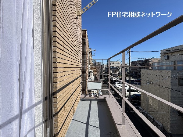 外観:南からの明るい光が差しこむ陽だまりの空間。南に面したバルコニーでお洗濯もあっという間に乾きそう。家事もスムーズにこなせる。太陽の匂いが感じられる心地よさ。