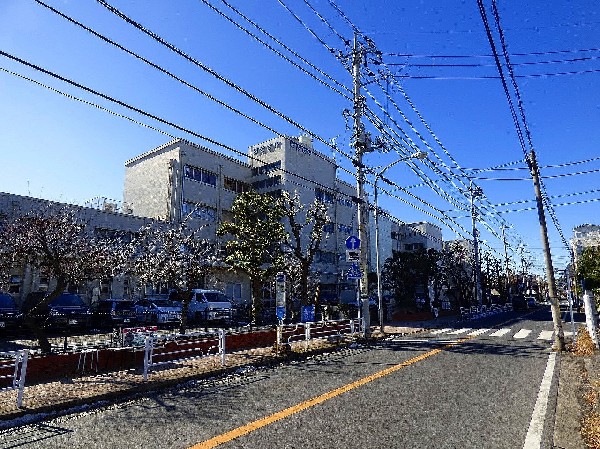 周辺環境:日吉台中学校(自ら学び続ける生徒(知)自ら考え、判断し、公道する生徒自他の人権を尊重する生徒健康でたくましく生きる生徒社会の一員としての責任を果たす生徒)