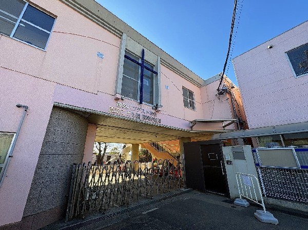 周辺環境:認定こども園捜真幼稚園(横浜駅に程近い、自然豊かな小高い丘の上にあるキリスト教の園です。)