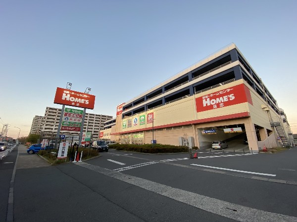 周辺環境:島忠ホームズ新川崎店(日用品、ペット用品、家電から建築資材まで何でもそろうホームセンターです。)