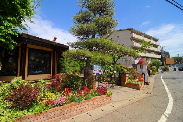 周辺環境:宮前幼稚園　(響き合える豊かなこころをもった子ども「響関」)