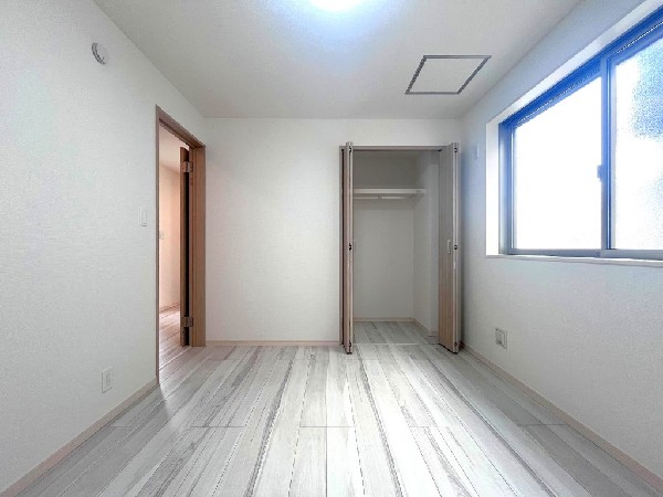 全居室には収納クローゼットを完備。居室空間をより広く隅々までお使いいただけますね。 