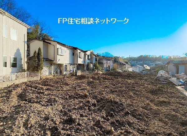 外観:広々とした敷地！理想の建物はもちろん、お庭スペースを確保してガーデニングやBBQなども楽しめる贅沢な敷地です。